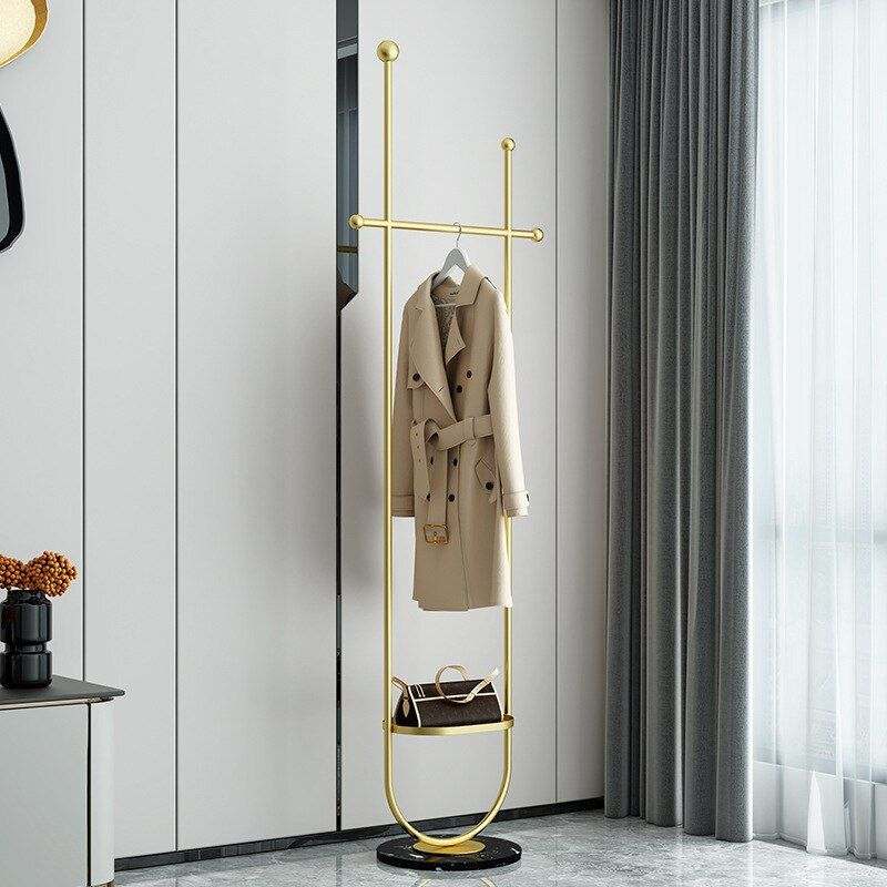    Porte manteau dore sur pied en U entree