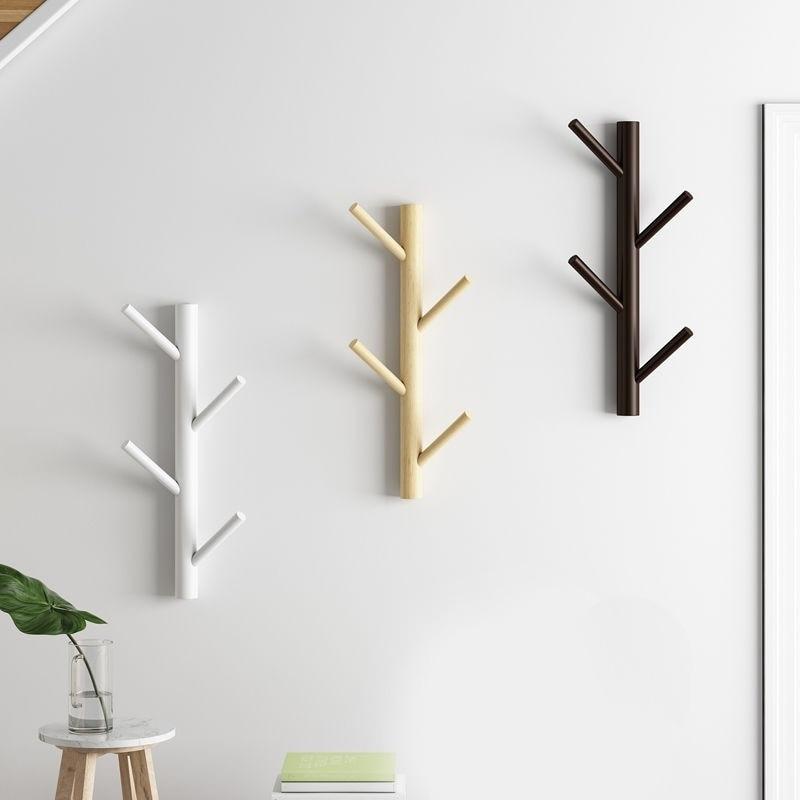 Porte manteau en bois brut mural design vertical