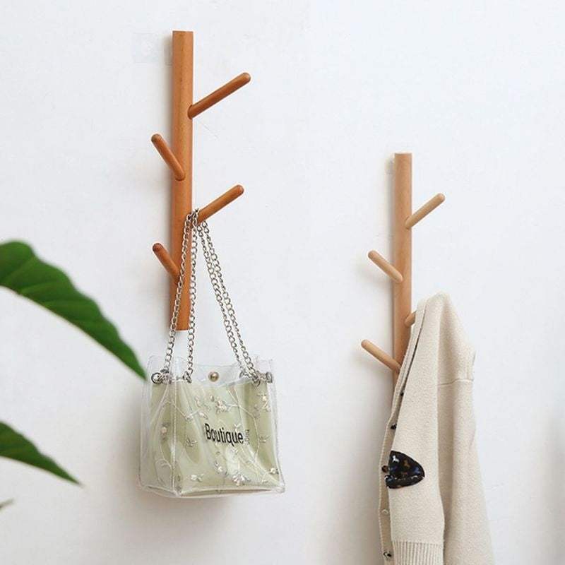       Porte manteau en bois nordique couleur miel entree
