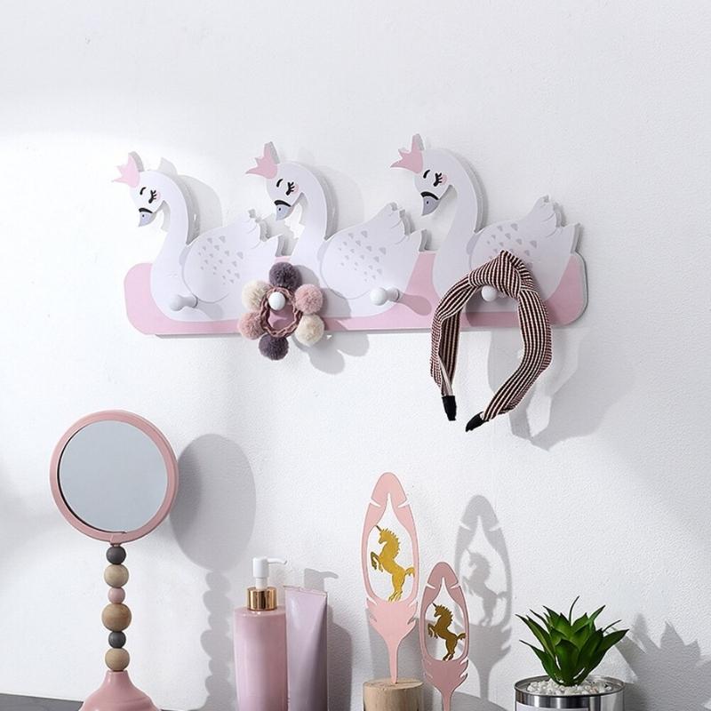 Porte manteau enfant mural en bois rose cygne fillette