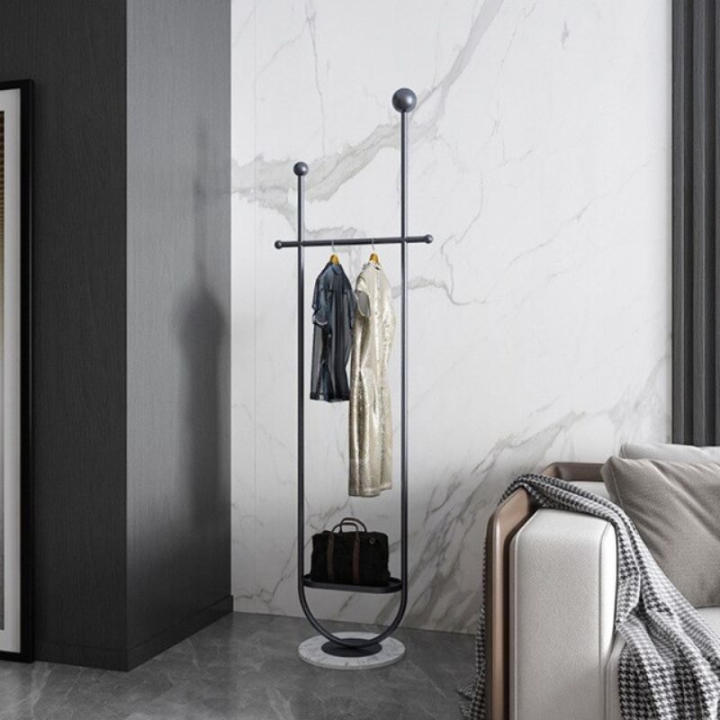Porte manteau sur pied noir en U salon
